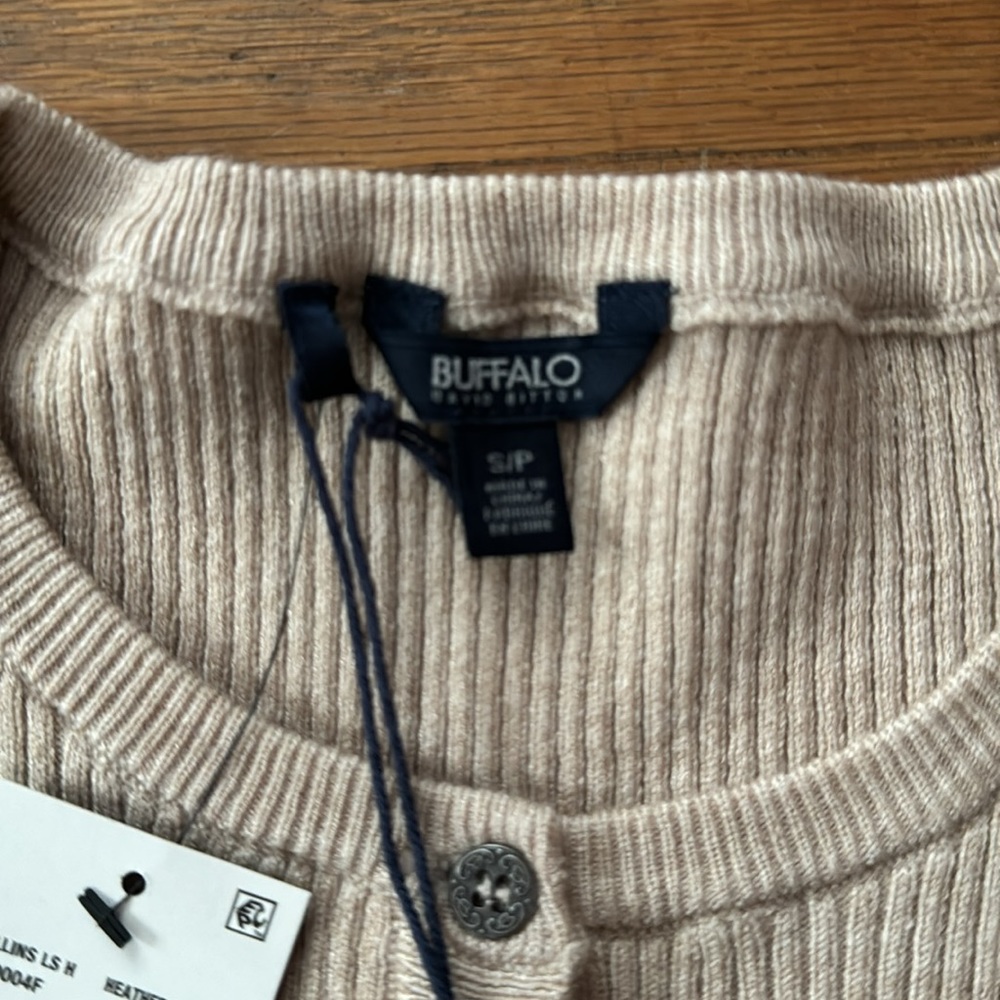 🦬Buffalo David Bitton heather oatmeal ribbed henley sweater. Size S. NWT. - Picture 6 of 10